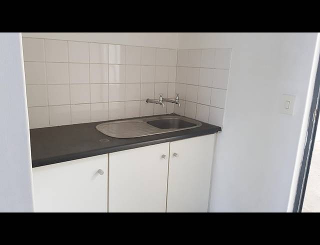 346M² FACTORY TO LET IN STIKLAND INDUSTRIAL